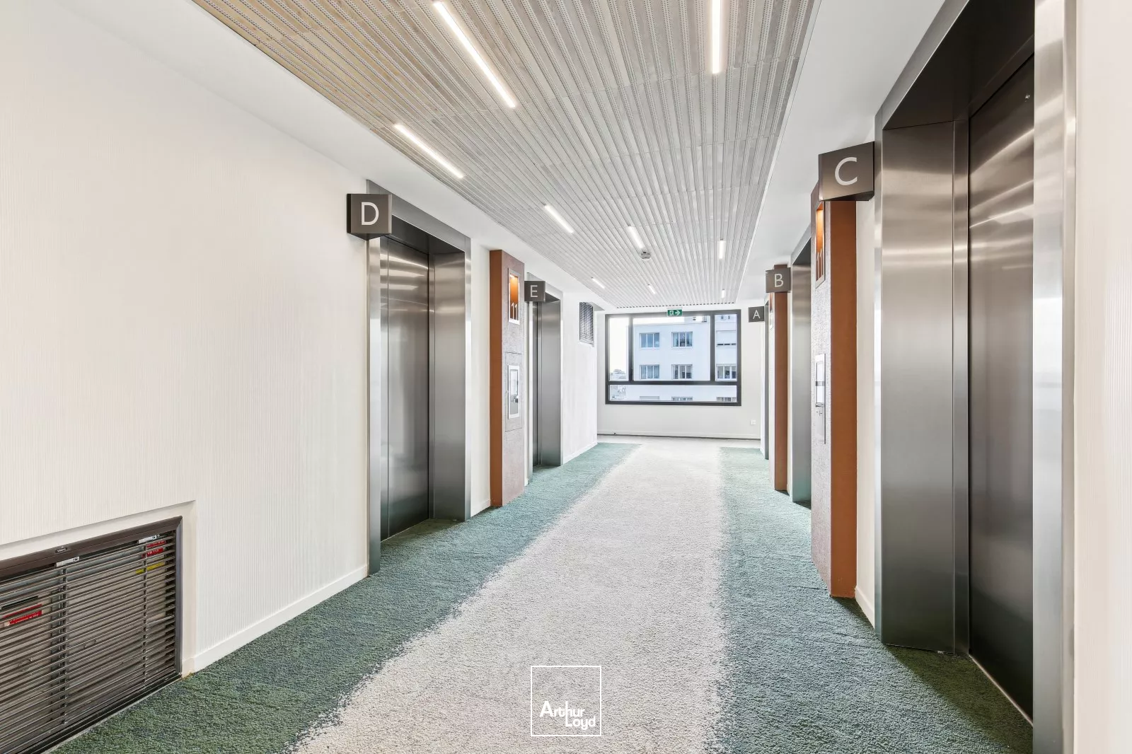 Bureaux rénovés en premier jour - Rooftop 360° avec vue tour Eiffel- pied de métro et RER