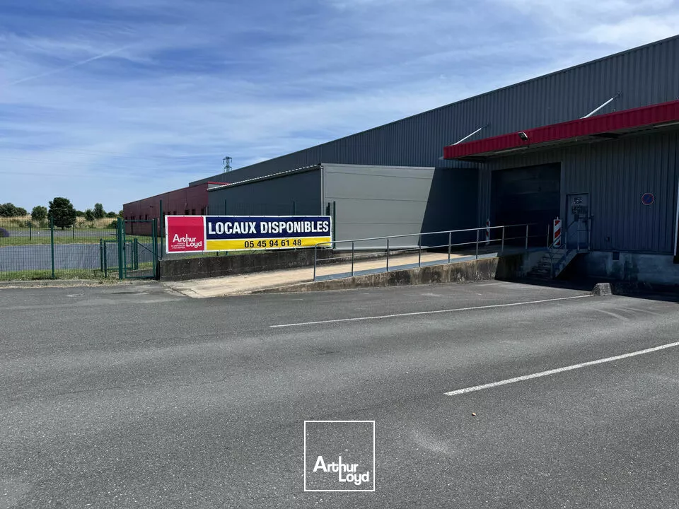 Location Site Industriel récent 2593 m² - ZA Nord-Ouest Angoulême - Accès RN10/RN141