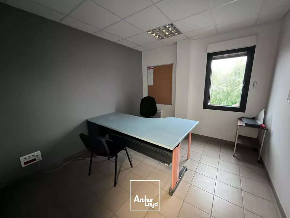 Location Site Industriel récent 2593 m² - ZA Nord-Ouest Angoulême - Accès RN10/RN141