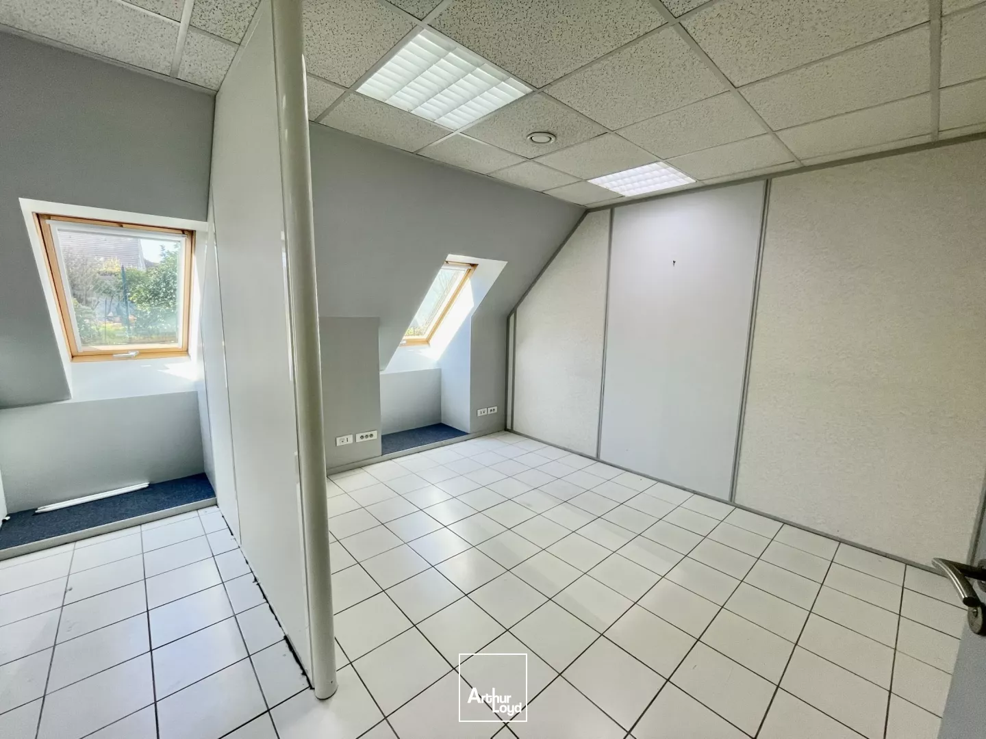 Bureaux à louer à LE MESNIL ESNARD 76240