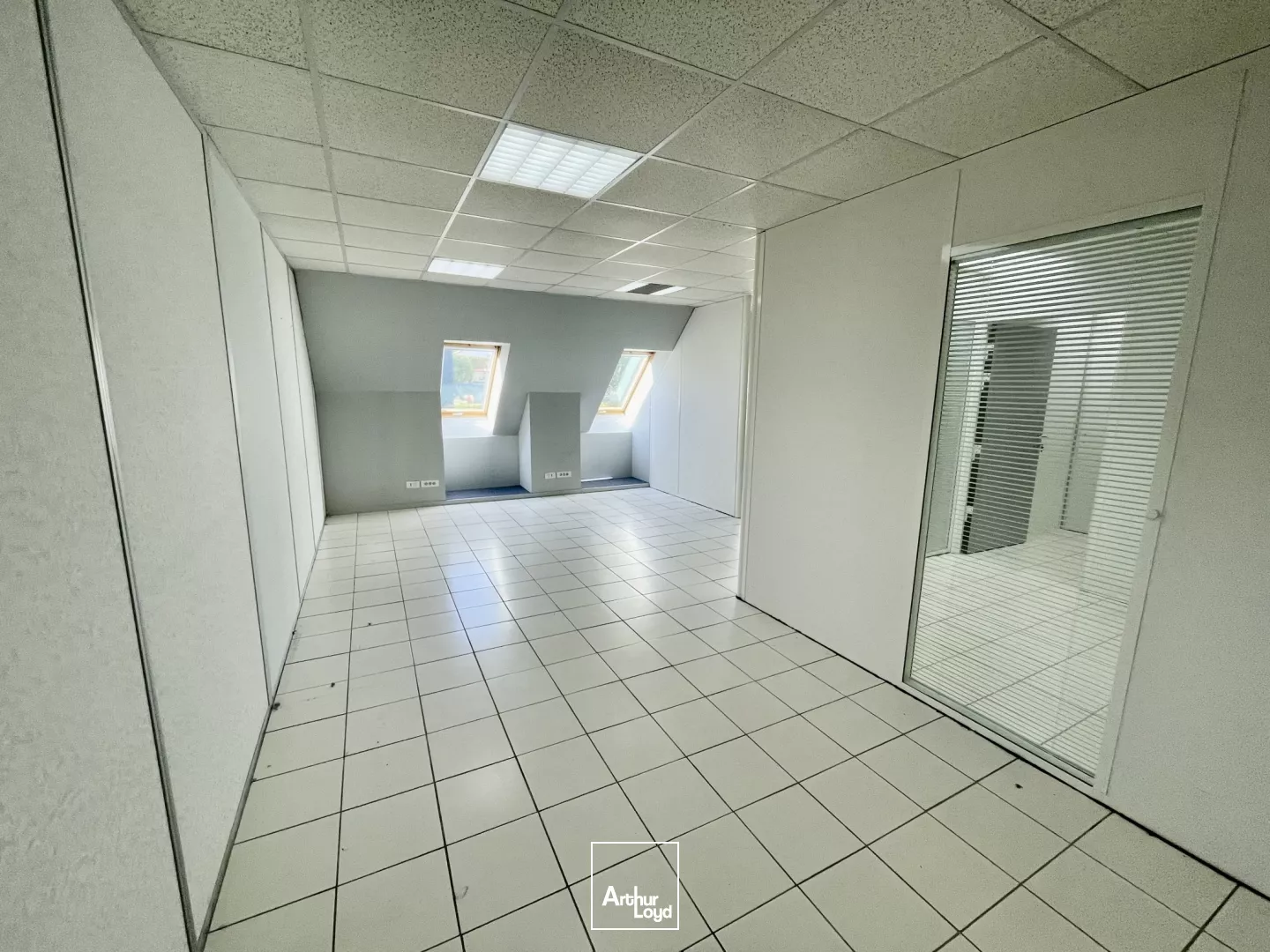 Bureaux à louer à LE MESNIL ESNARD 76240