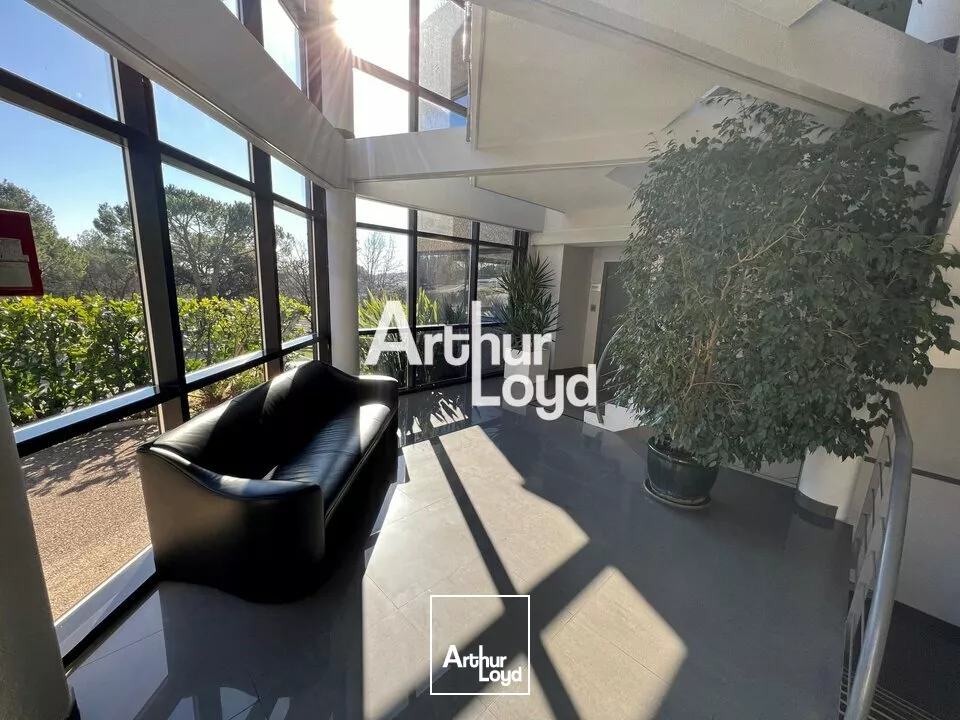 Bureaux à louer 120 m² cloisonnés et climatisés bon standing - Valbonne