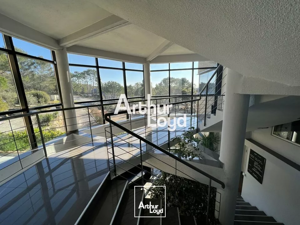 Bureaux à louer 120 m² cloisonnés et climatisés bon standing - Valbonne