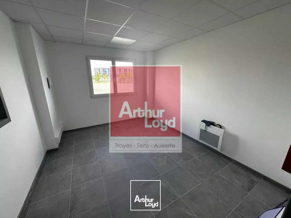 Locaux d'activité & Entrepôts - Location - SAINTE SAVINE - 10300 - 640-640 - 7009004