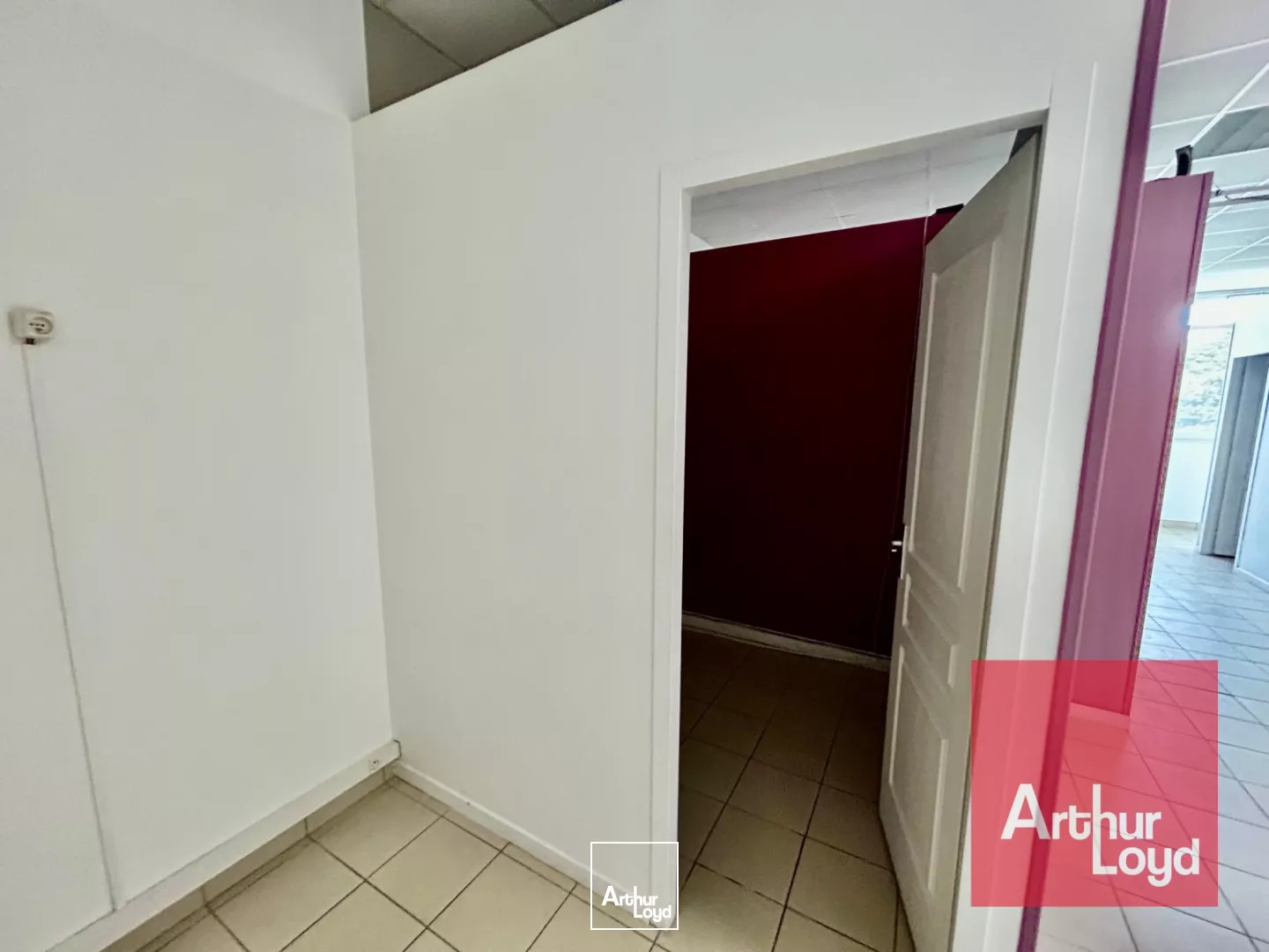 Local commercial à louer - Visibilité rond-point - Le Crès