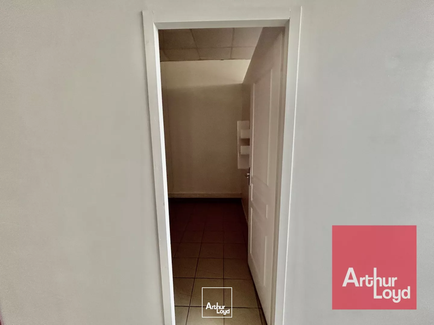 Local commercial à louer - Visibilité rond-point - Le Crès