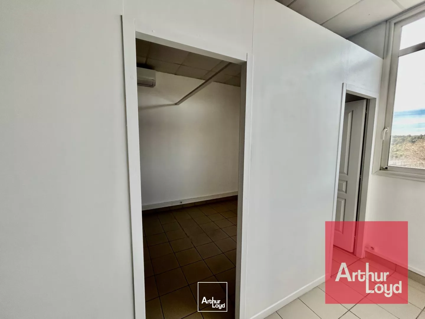 Local commercial à louer - Visibilité rond-point - Le Crès