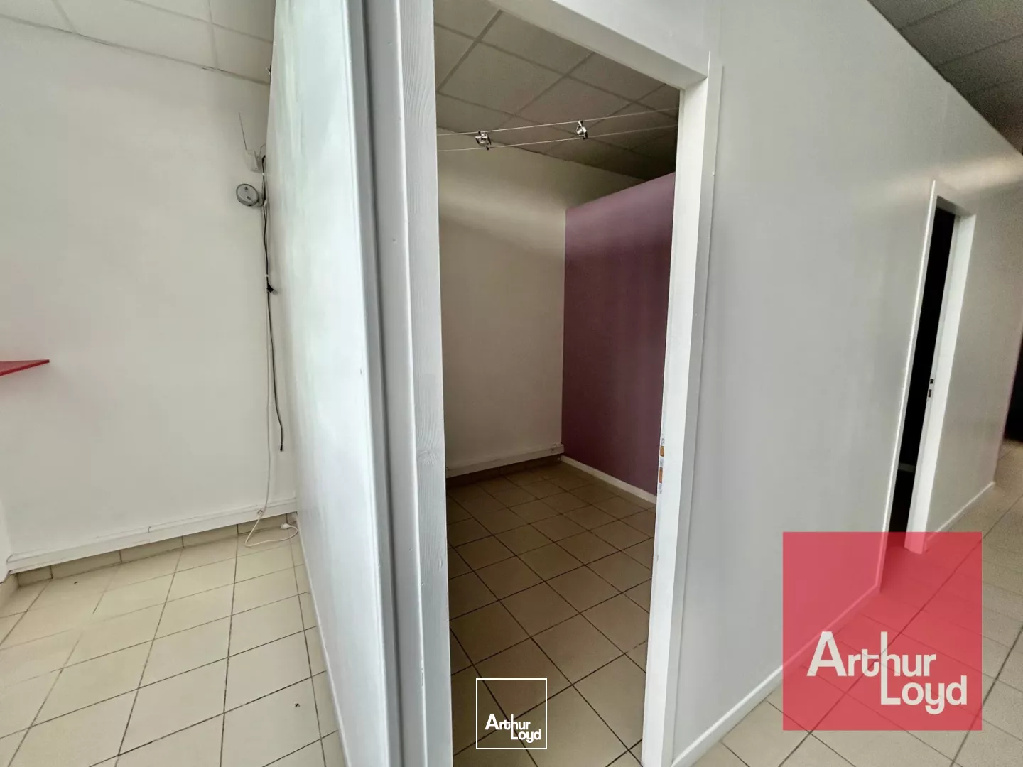 Local commercial à louer - Visibilité rond-point - Le Crès