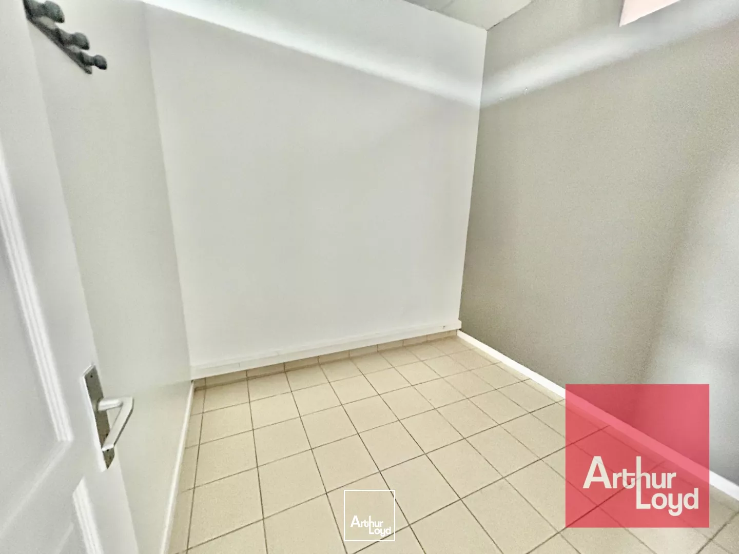 Local commercial à louer - Visibilité rond-point - Le Crès