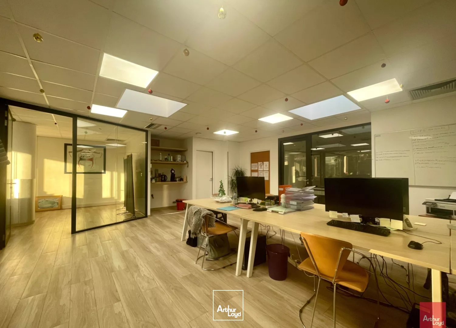 Surfaces de bureaux à louer - Ville Active - Nîmes - Immeuble à vocation médicale