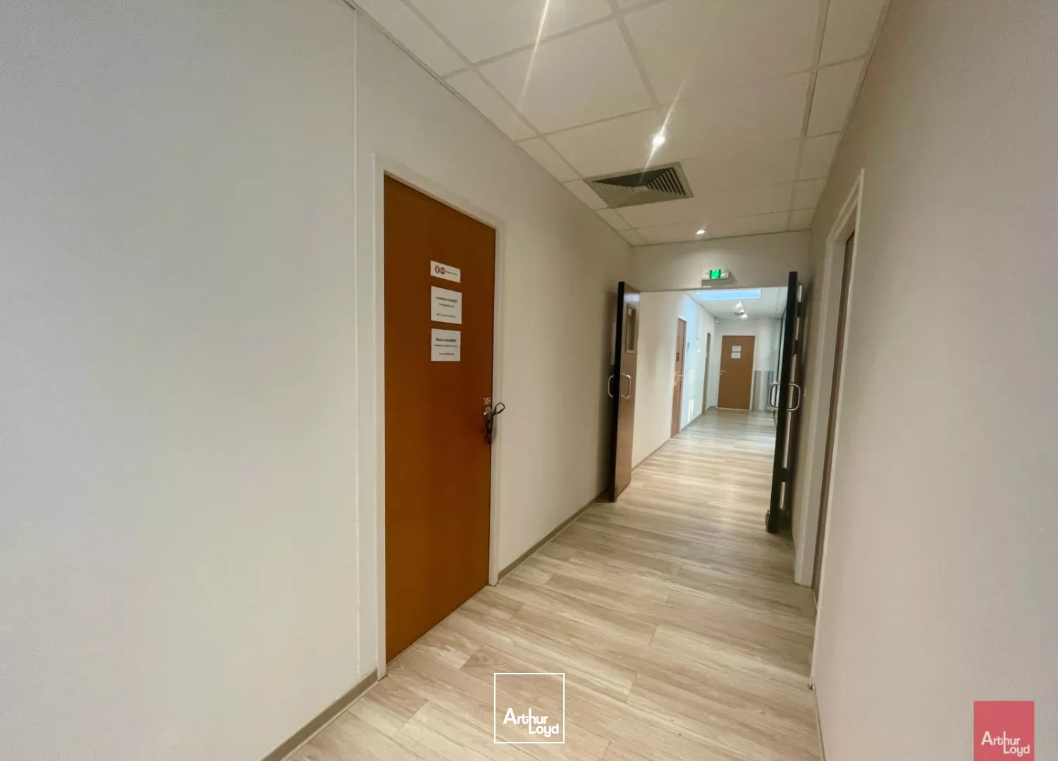 Surfaces de bureaux à louer - Ville Active - Nîmes - Immeuble à vocation médicale