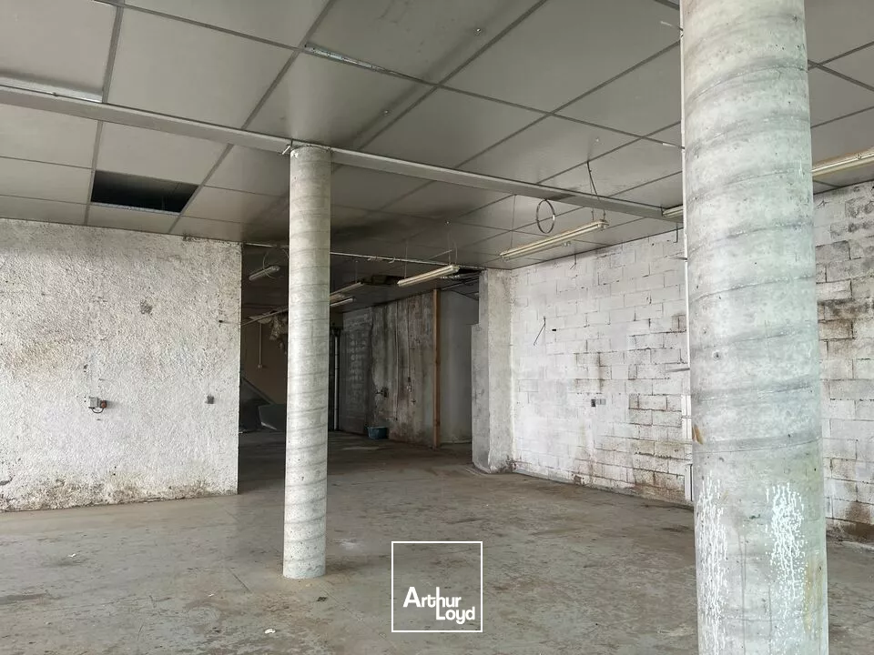 LOCAL COMMERCIAL à VENDRE de 784 m²