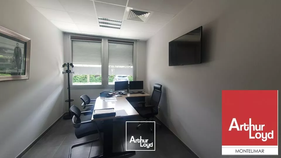 PIERRELATTE - PROCHE CENTRE -VILLE - A LOUER BUREAUX EN RDC DE 240 M2 ENVIRON