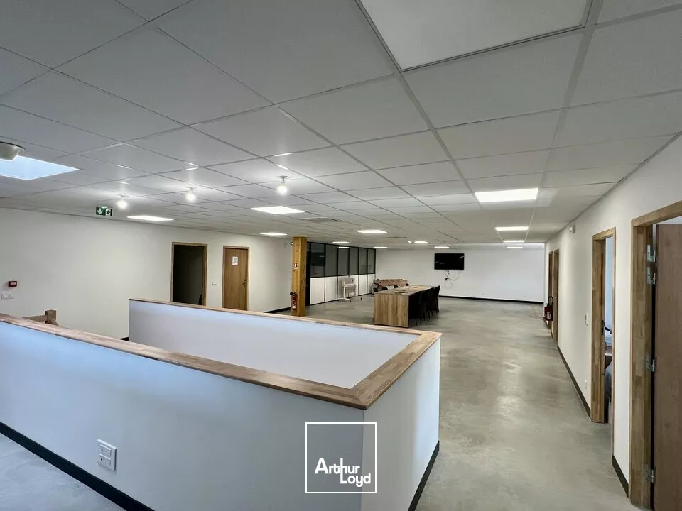 À LOUER EMPLACEMENT EXCEPTIONNEL - LOCAUX D'ACTIVITÉ NEUF ENVIRON 640 m2 