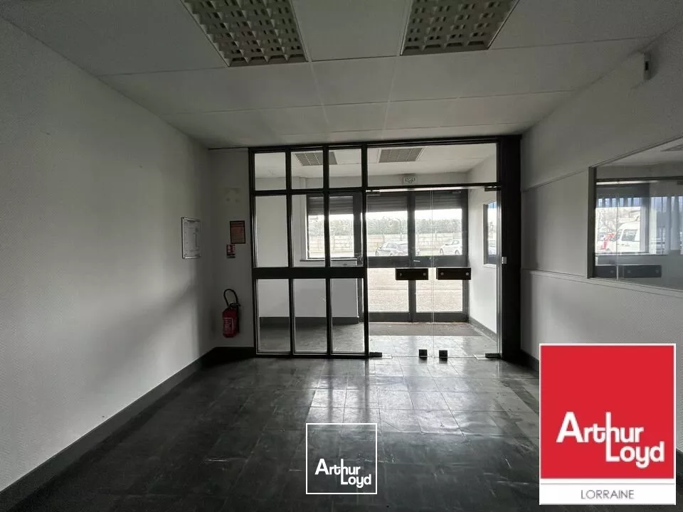 LOCAL D'ACTIVITE - ENTREPOT à LOUER de 1200 m²