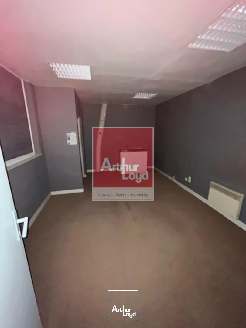 SENS - Local commercial de 100m2 au centre ville