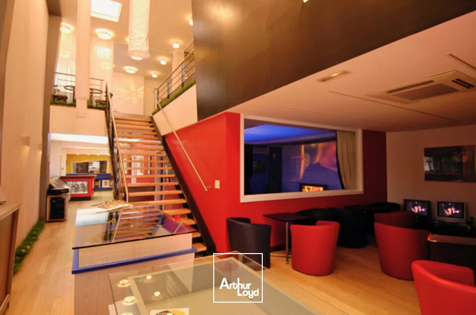 LOCAL COMMERCIAL à LOUER de 450 m²