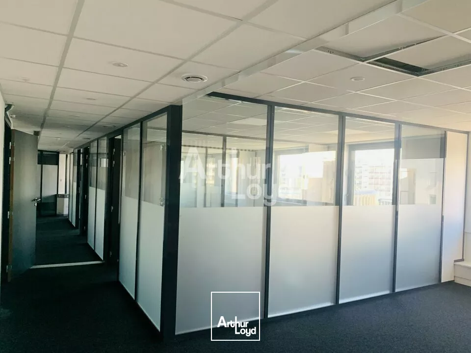 CENTRE VILLE ANNECY- A LOUER PLATEAUX DE BUREAUX-DIVISIBLES A PARTIR DE 117 m²