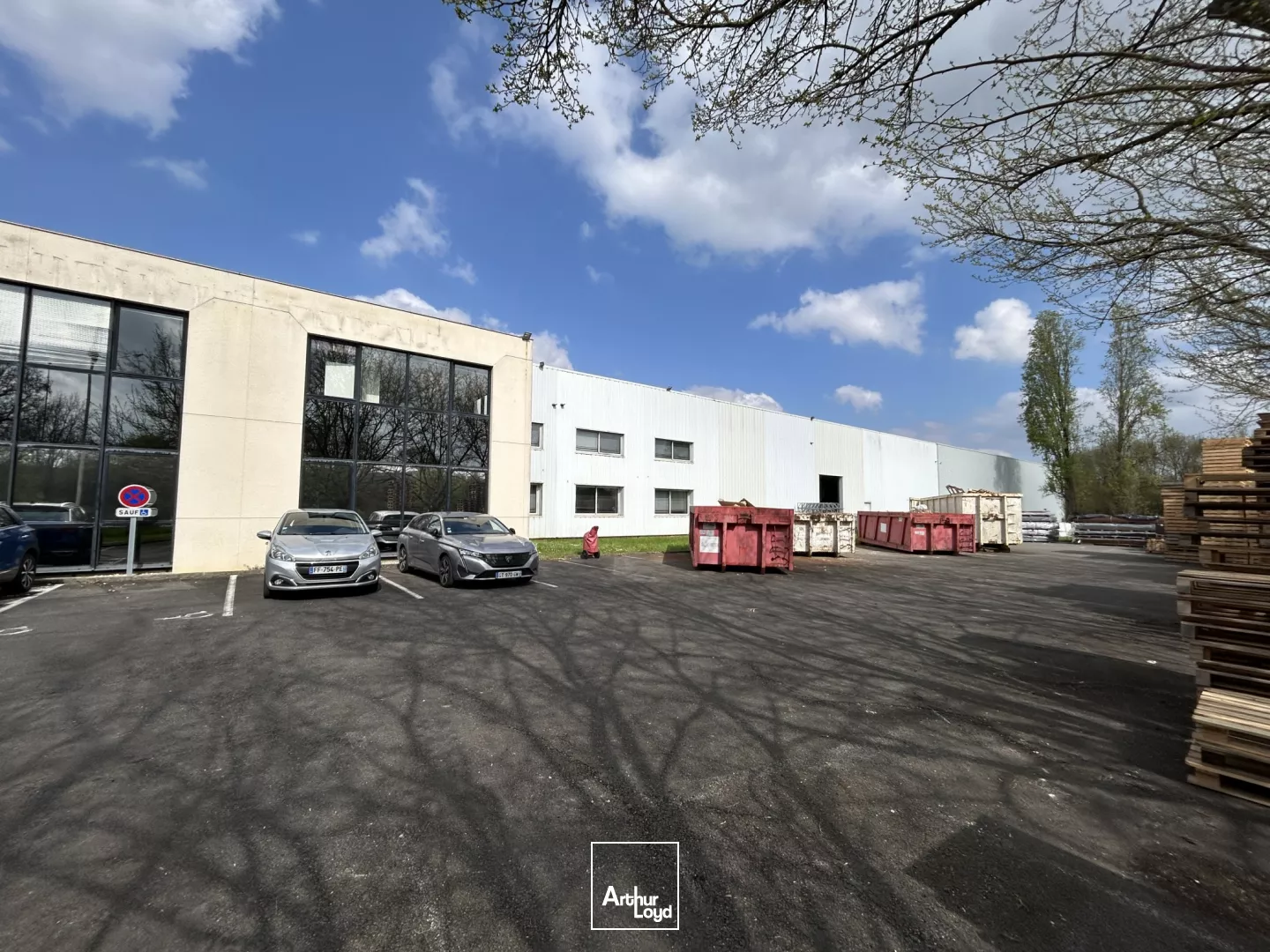 Local d'activités disponible à la location à Carbon Blanc