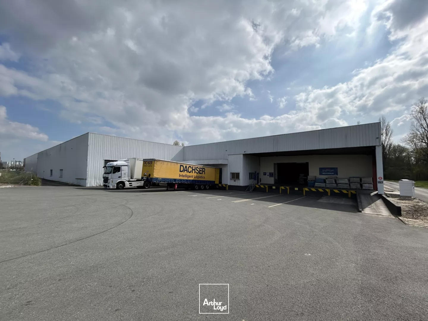 Local d'activités disponible à la location à Carbon Blanc