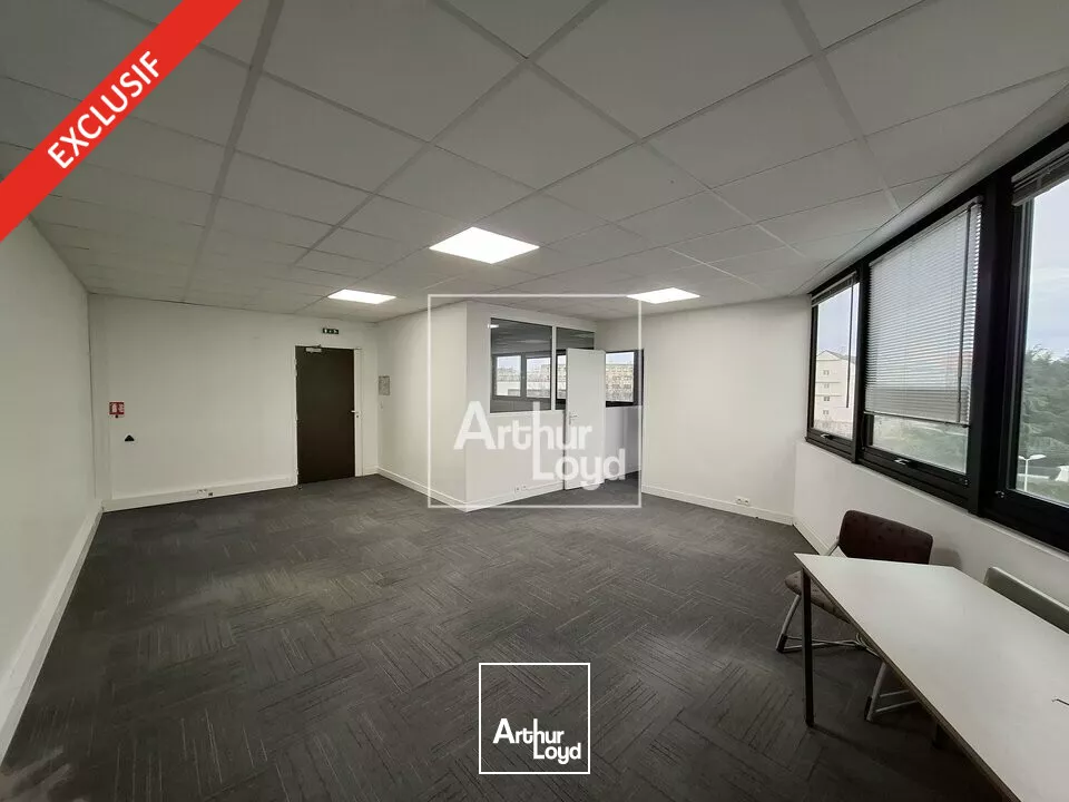 Bureaux à louer au pied du RER A de Lognes