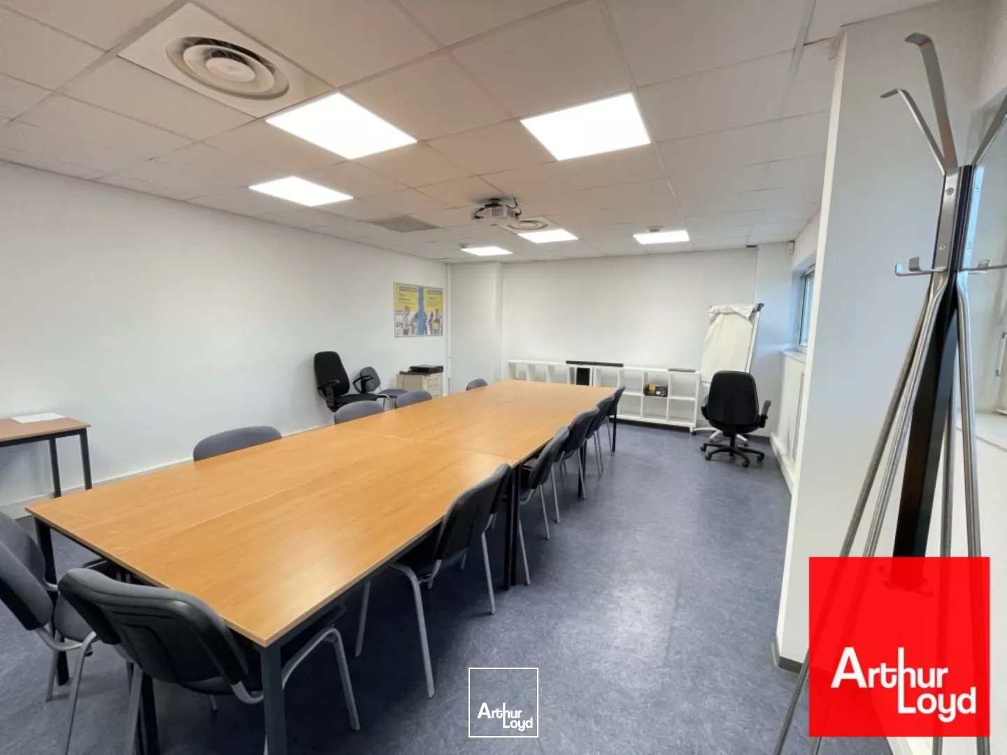 BUREAUX DE 211 M2 A LOUER - LATTES