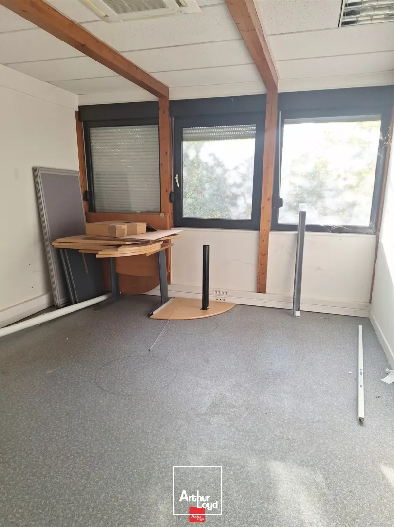 BUREAUX A LOUER MEYLAN AVEC PARKING EN REZ DE CHAUSSEE