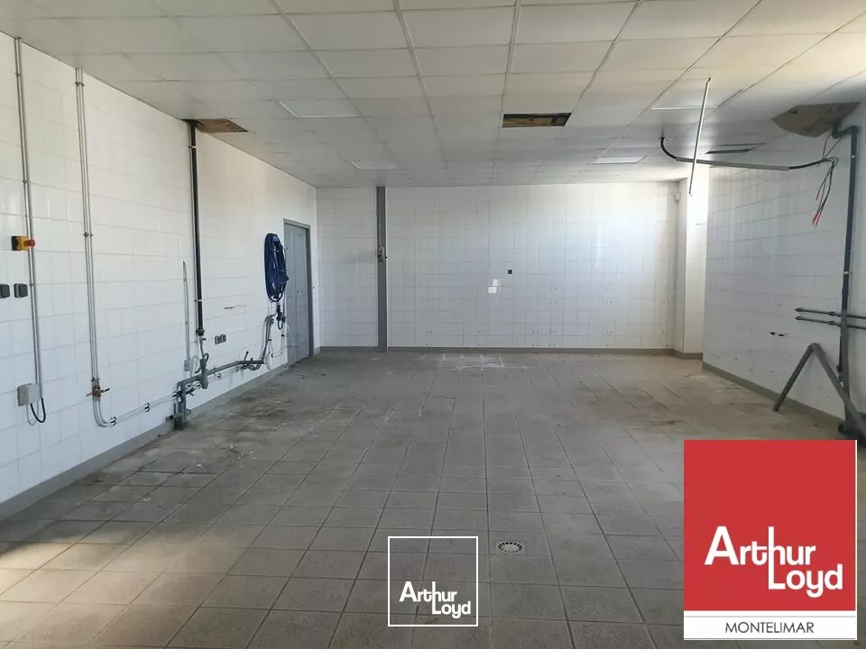 MONTELIMAR - ZONE DU MEYROL - A LOUER LOCAL D'ACTIVITE D'ENVIRON 470 M2 AVEC PARKING