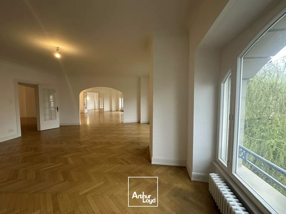 BUREAUX à VENDRE de 321 m²