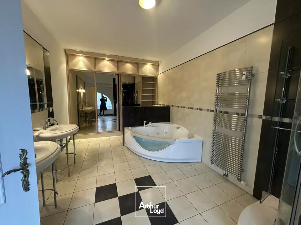 BUREAUX à VENDRE de 321 m²