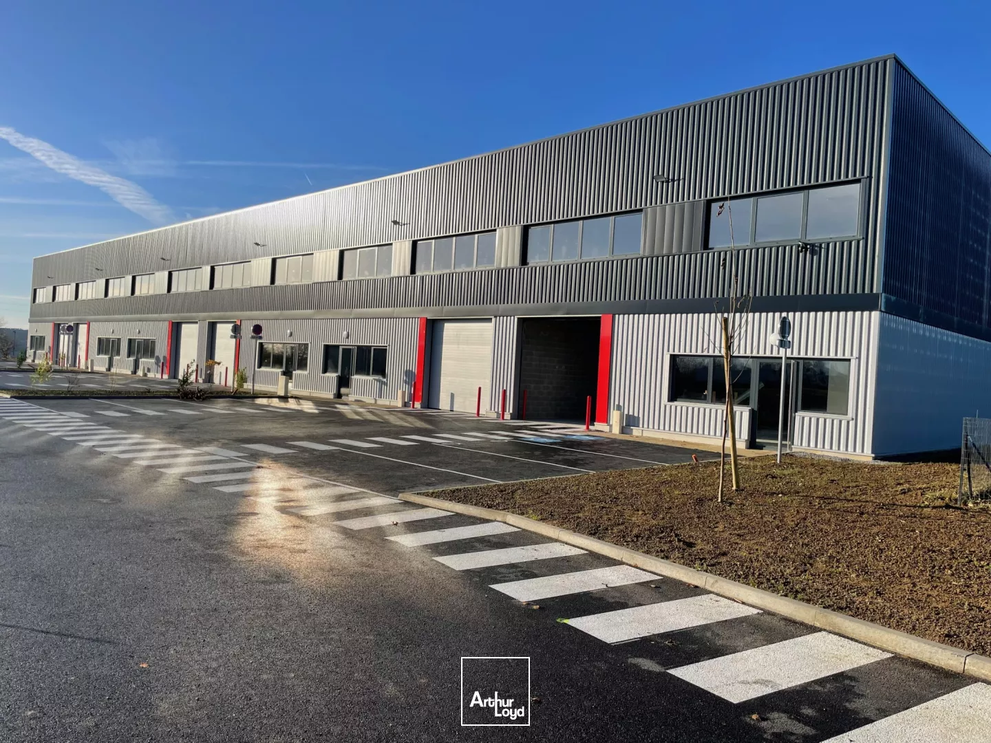 A LOUER - LOCAUX D'ACTIVITÉS NEUFS - 2268 M2 DIVISIBLES - SAINT-QUENTIN