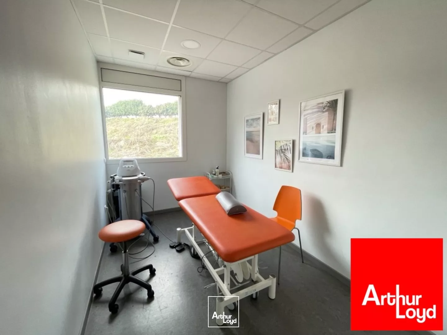 BUREAUX À LOUER - BAILLARGUES GOLF - LOCAL EN REZ DE CHAUSSEE ACCESSIBLE PMR