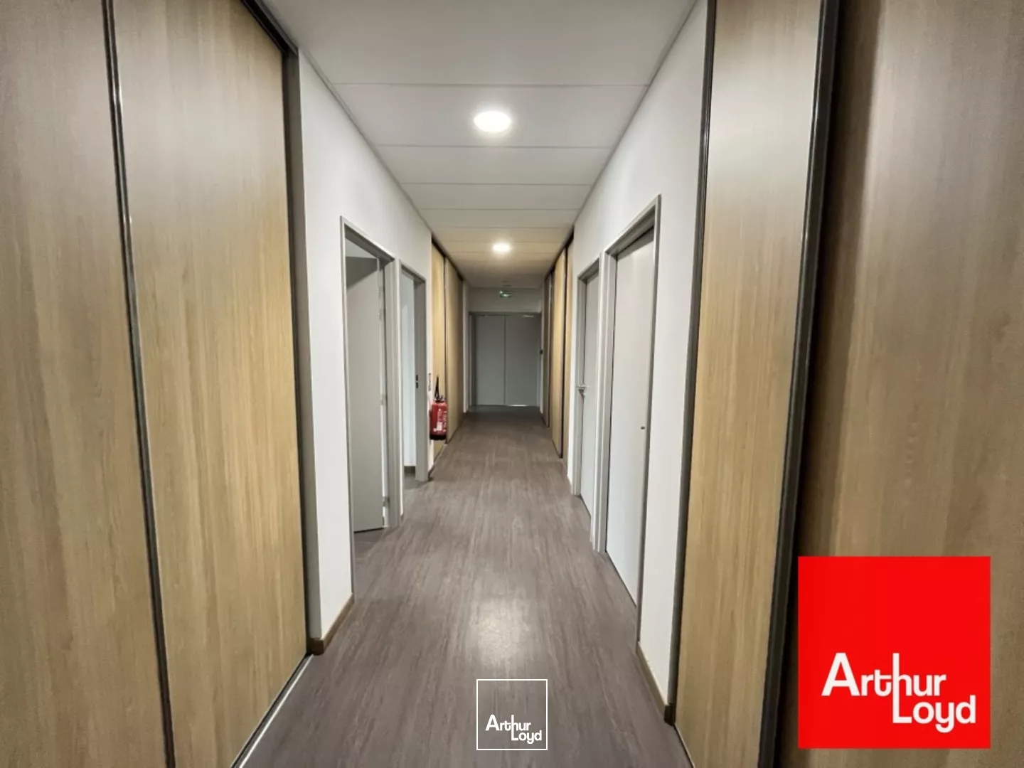 BUREAUX QUALITATIFS CLOISONNES A LOUER PARC DE L'AEROPORT MAUGUIO -MONTPELLIER