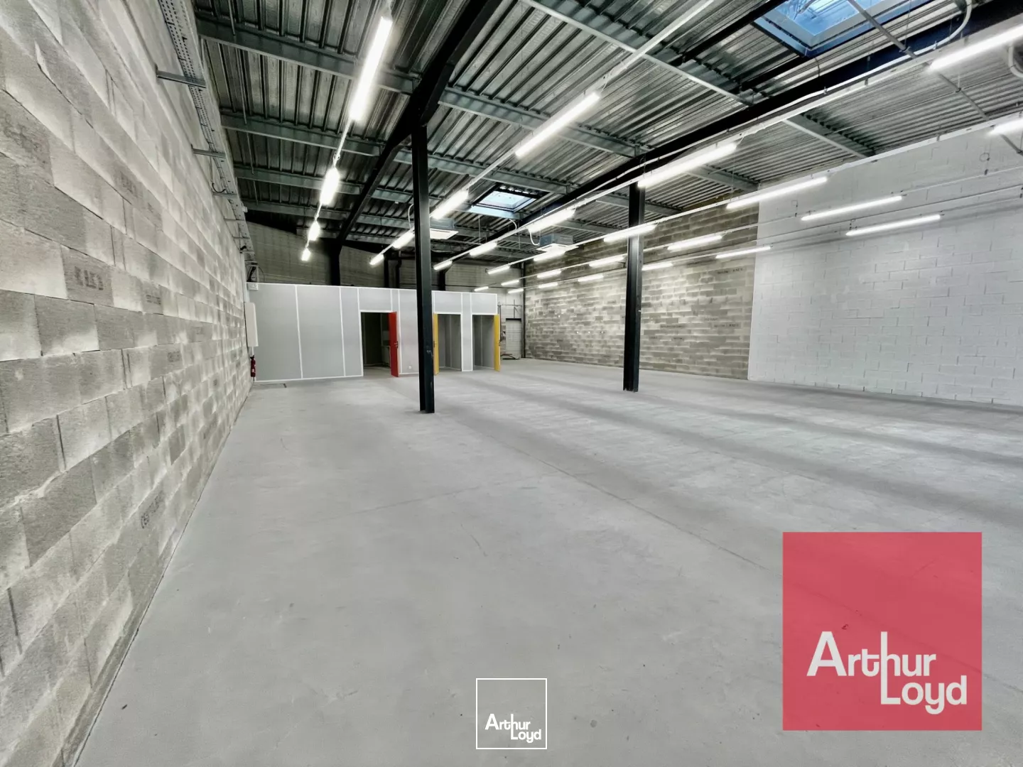 Local commercial 310 m² à louer - Excellente visibilité - Zone commerciale Lunel