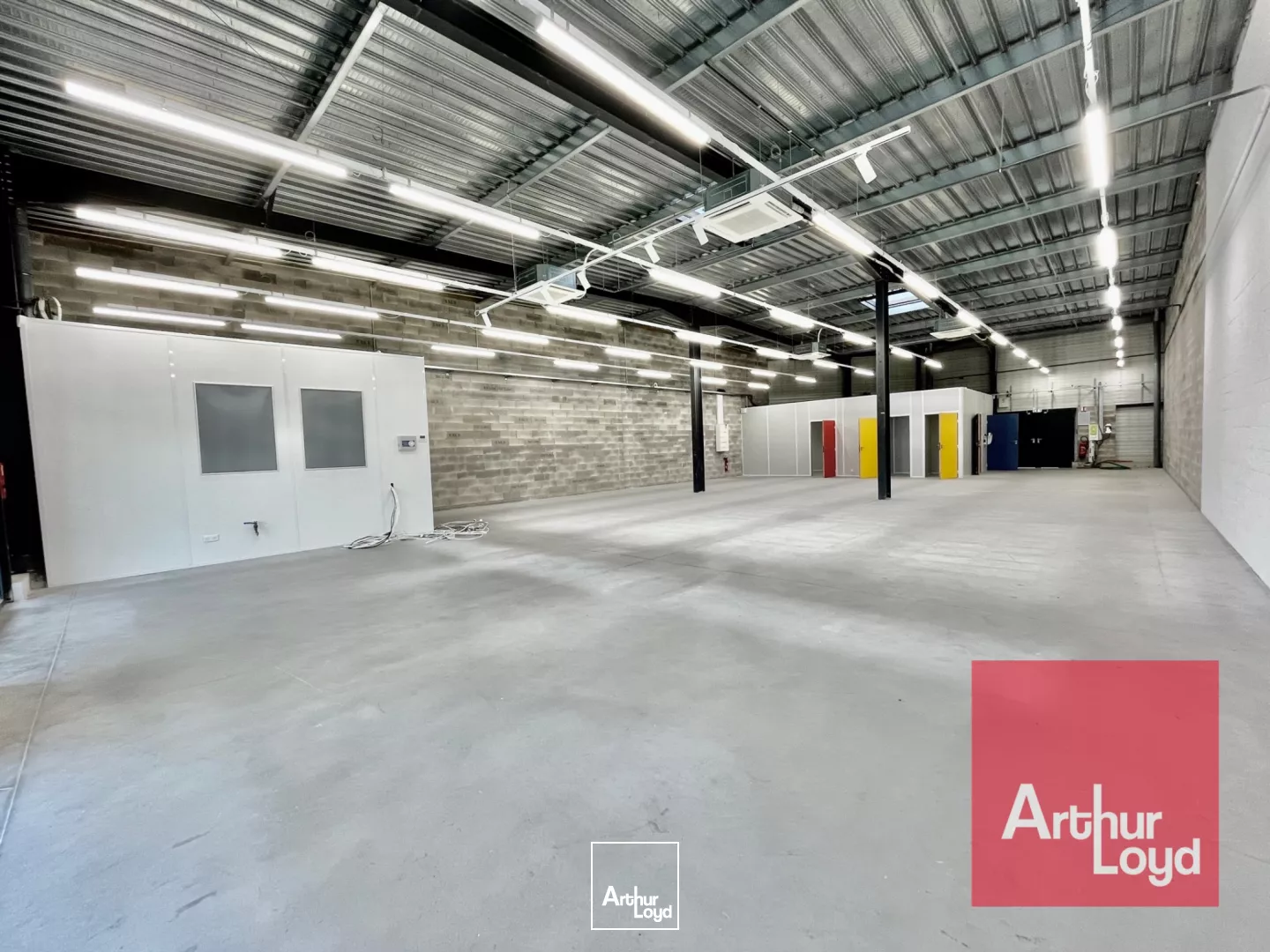 Local commercial 310 m² à louer - Excellente visibilité - Zone commerciale Lunel