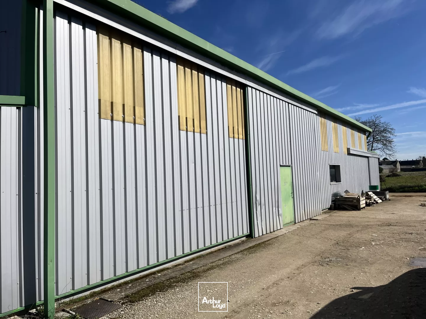 Bâtiment à louer - 460 m2 - Tournoisis - Périphérie Nord Orléans -Loiret (45)