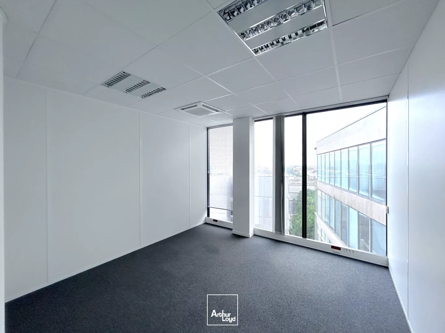 Location - Bureaux de 756 m² divisibles à partir de 252 m² - Lormont ZFU