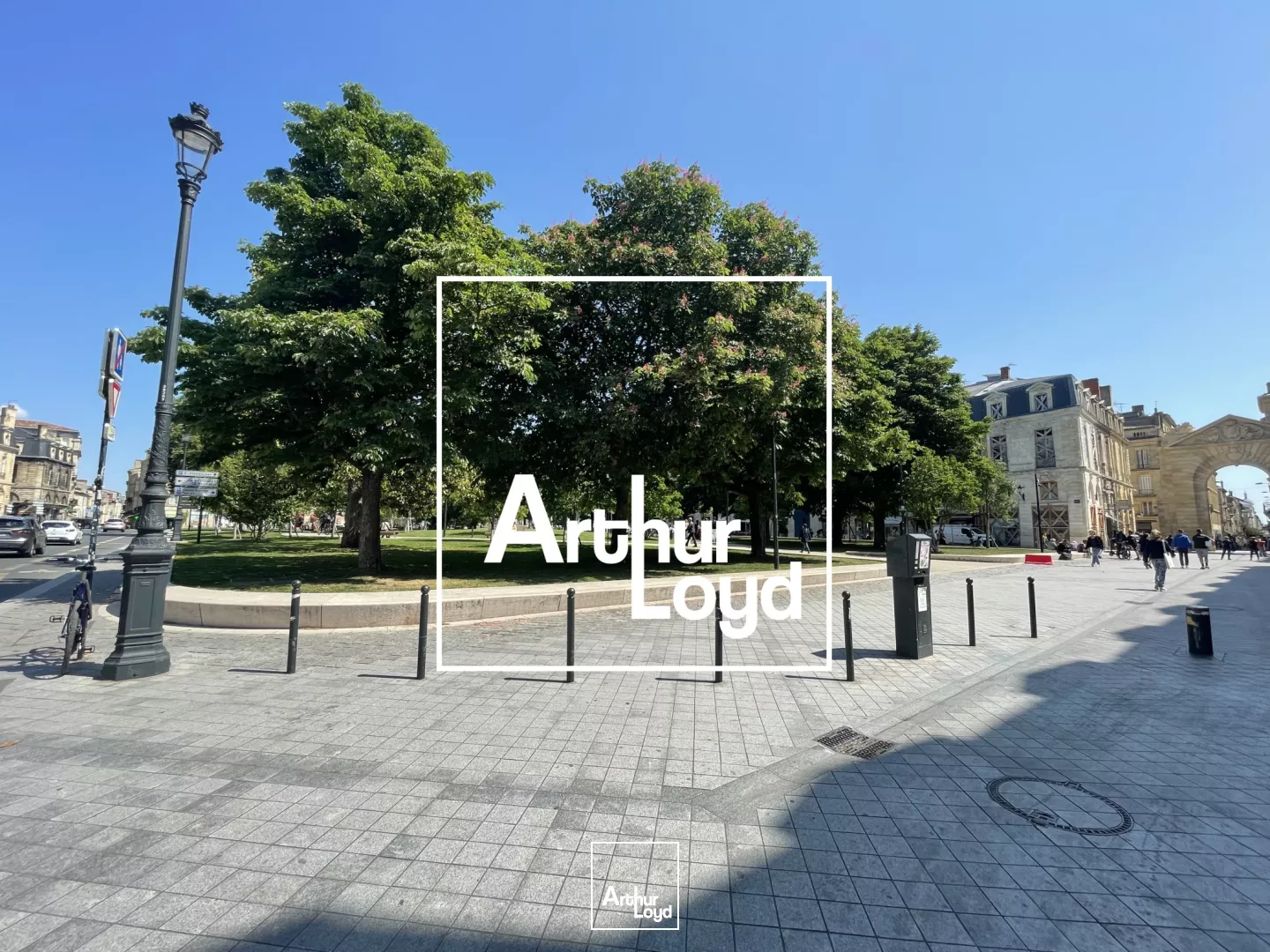Local commercial de 290 m² à louer avec droit d'entrée dans Bordeaux centre
