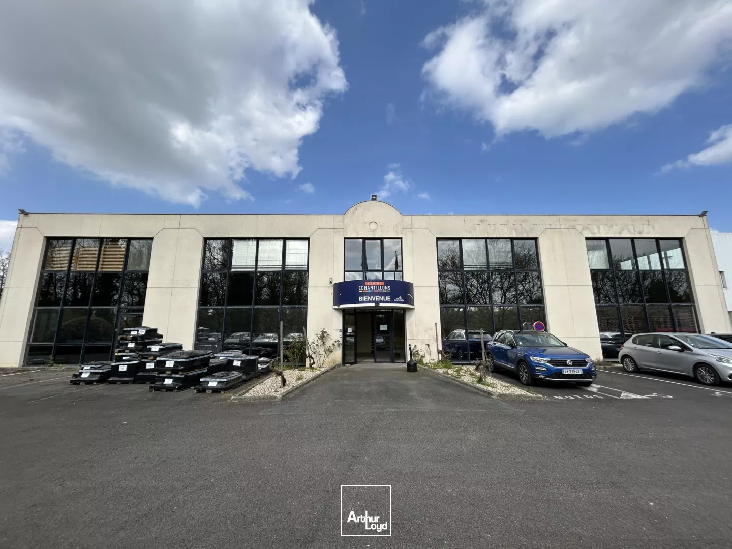 Local d'activités disponible à la location à Carbon Blanc