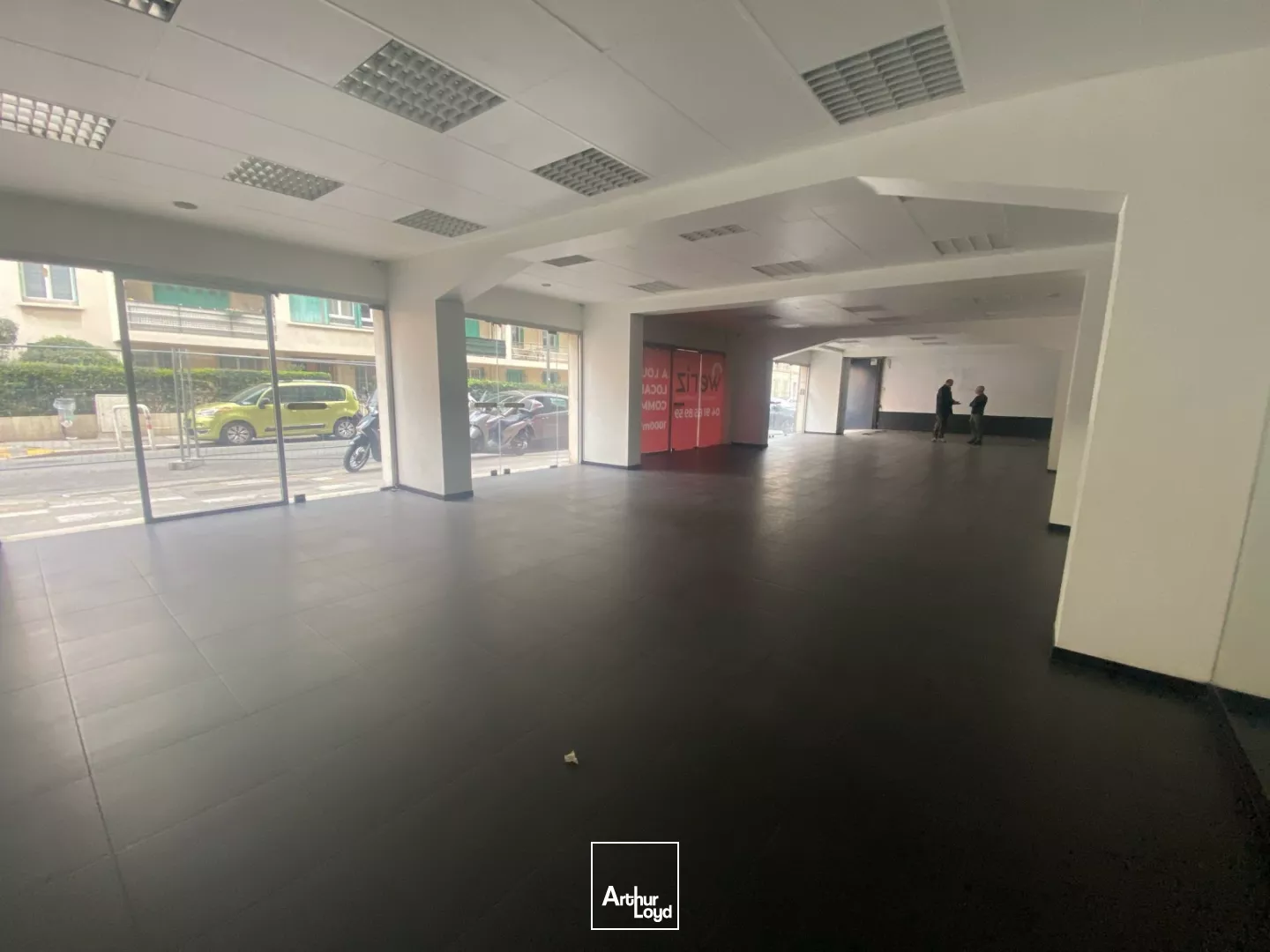 Grand local commercial à louer - Prado / Castellane - 13006 Marseille