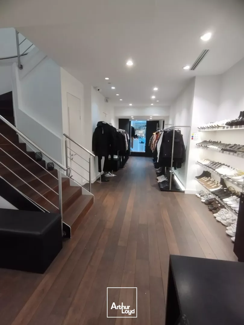 LOCAL COMMERCIAL à LOUER de 148 m²