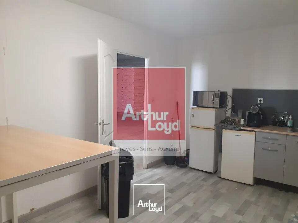 Locaux d'activité & Entrepôts - Location - LA CHAPELLE-SAINT-LUC - 10600 - 302-302 - 7025508