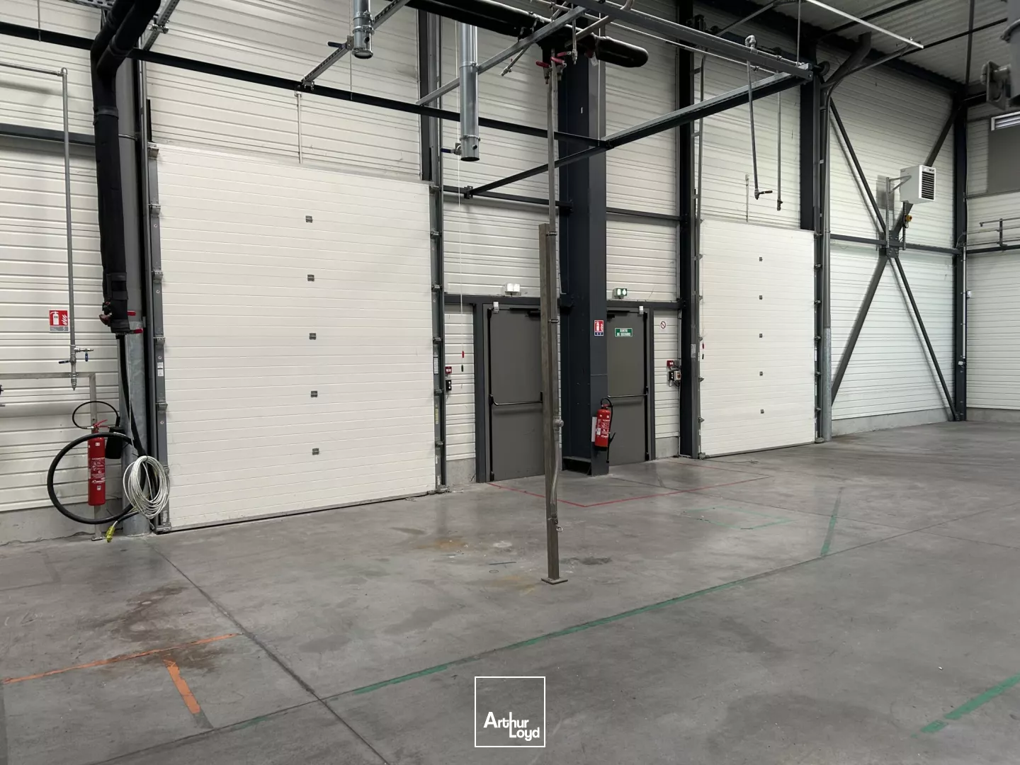 Aux Sorinières, bâtiment mixte à louer