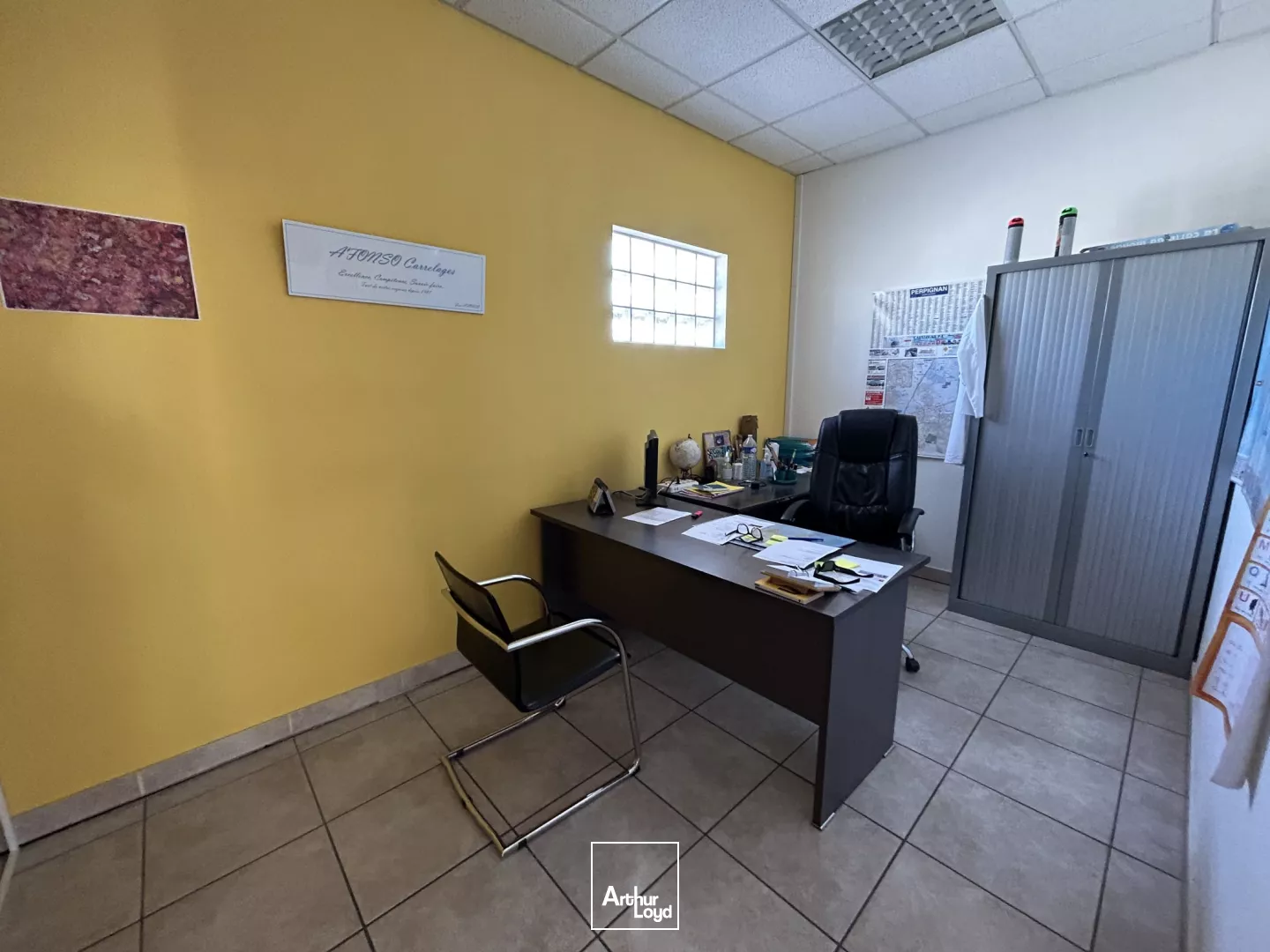 300 m² - local commercial à louer 