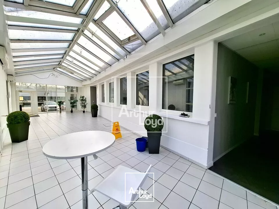 Bureaux avec restaurant inter-entreprise à louer 