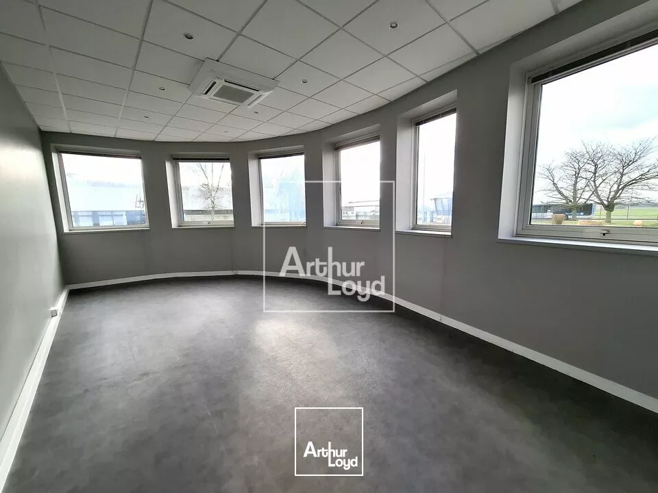 Bureaux au pied de l'aérodrome à louer 