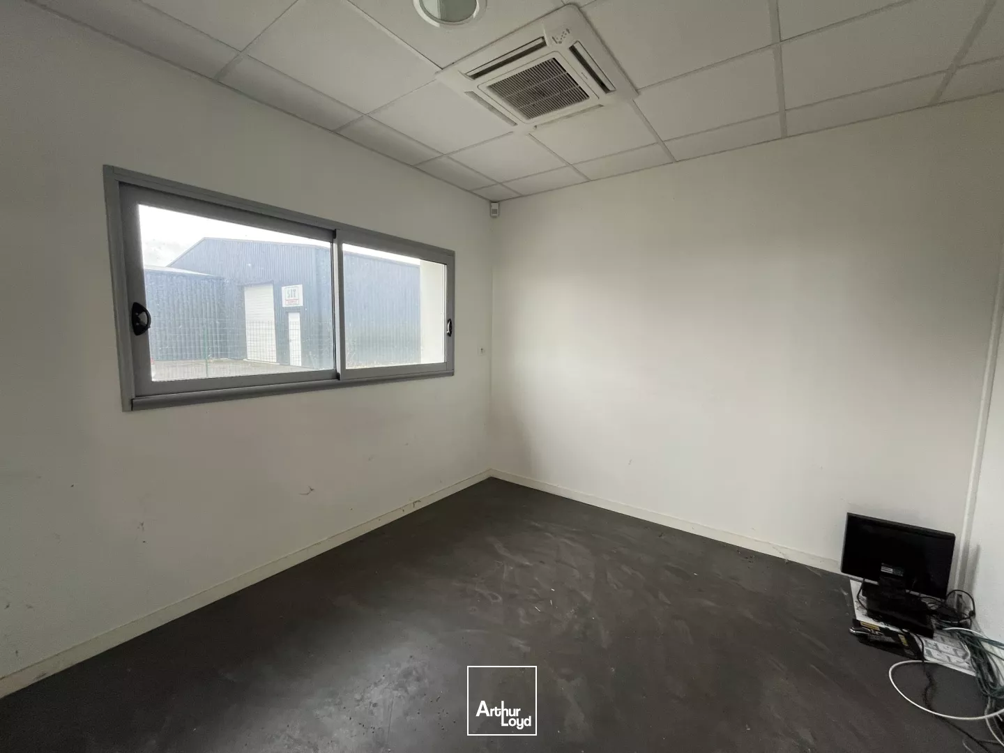 Local d'activités à louer Tavers 