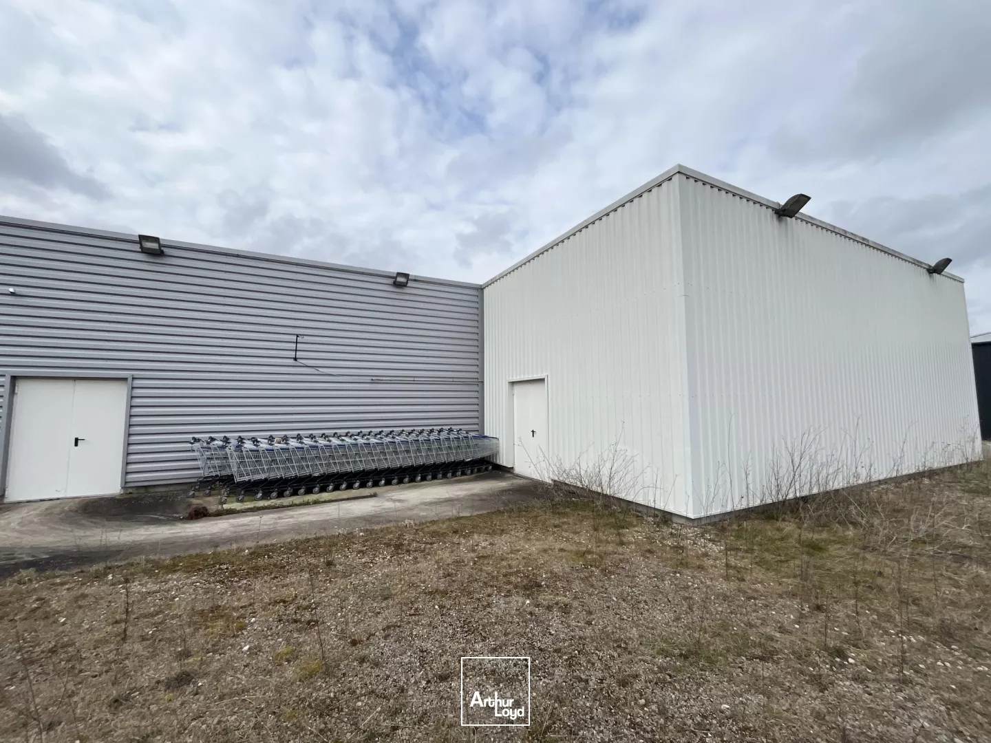 Local d'activités à louer Tavers 