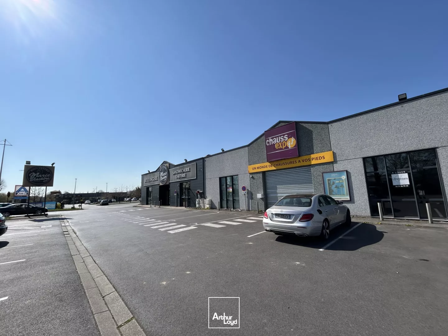 Local commercial de 608 m² à louer - Visibilité optimale à Libercourt 