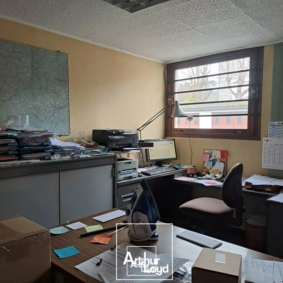 Local commercial de 300 m² à louer  Axe passant de Brive-la-Gaillarde